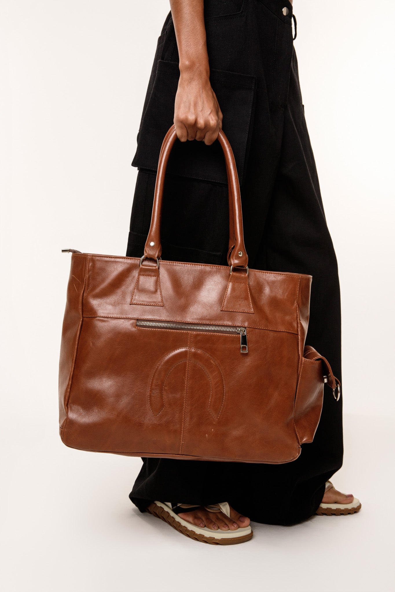BROWN LEATHER CARGO BAG