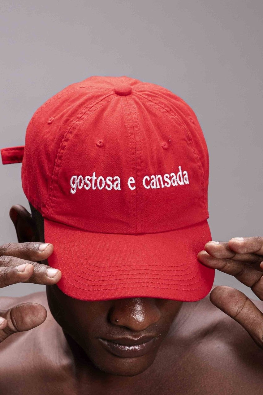 BONÉ GOSTOSA E CANSADA